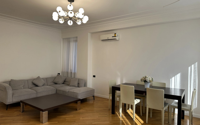 3-K Kvartira na Prospekte Sayat-Novy Flat