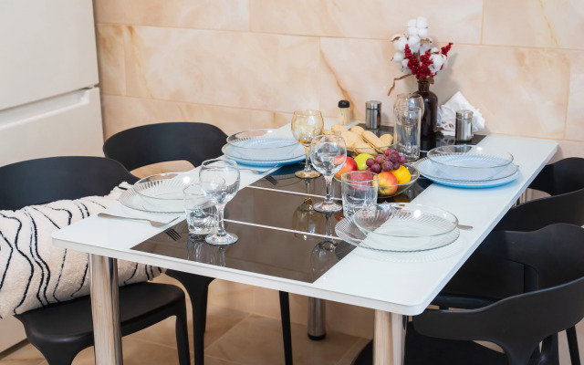 Квартира Просторная Двухкомнатная Natali на метро Пражская