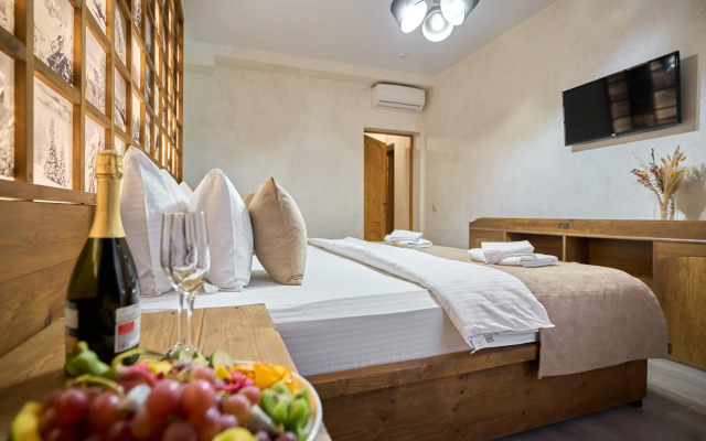 Wood House Hotel
