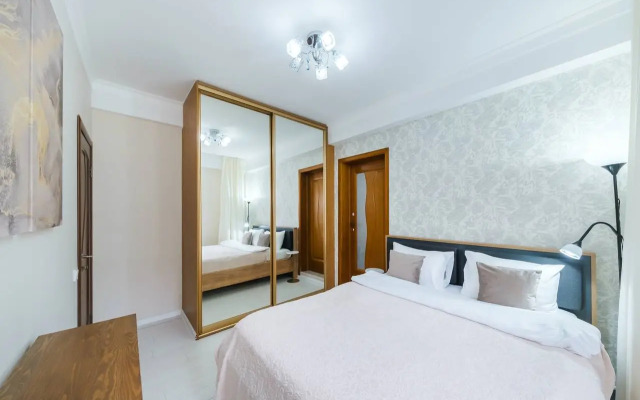 Italyyanskaya S Bolshoy Verandoy Flat