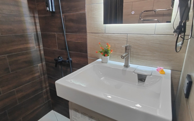 Апартаменты отличная студия напротив Сибади в центре Нефтяников