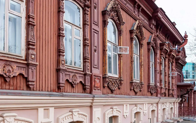 VyDoma na Tyumenskom Arbate s vidom na Bul'var Dzerzhinsko Apartments