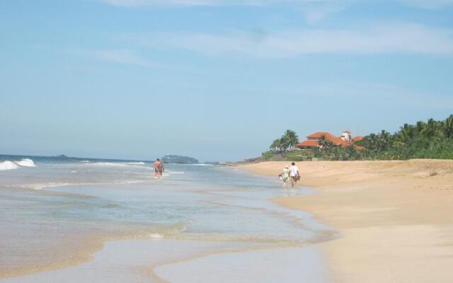 Отель Arcade Beach