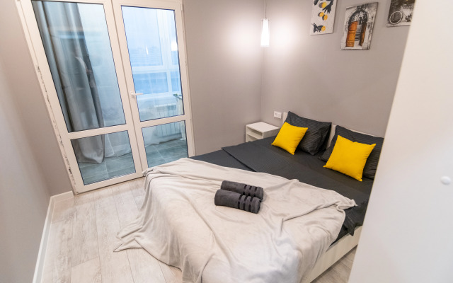 V Novostroye Na Troikh Apartments