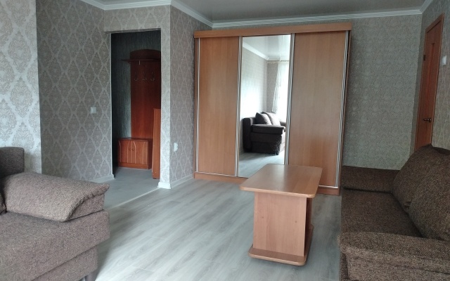 2-К V Tsentre U Ozera Apartments