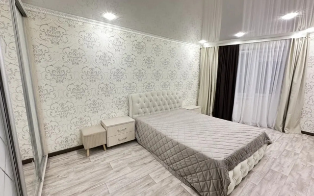 Dvukhkomnatnaya V Tsentre S Vidom Na Gorod Flat