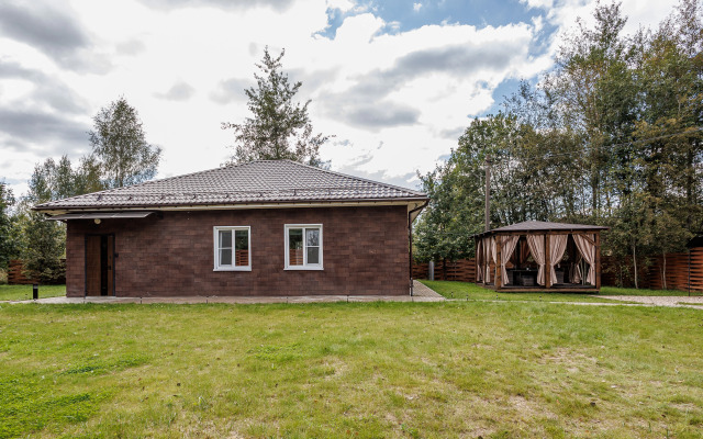 Частный дом Дом с 2-мя спальнями у дубового леса