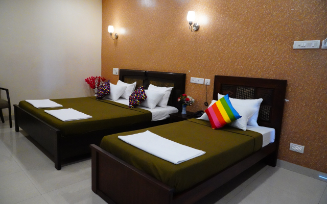 Vjr Mahal and Vinayagam Residency Hotel