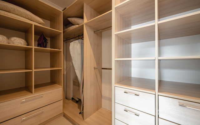 Dvukhetazhnaya S Terrasoy Otdykh U Ruchyya Flat