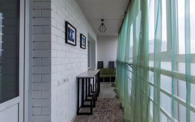 Evrodukhkomnatnaya so stilnym remontom v tsentre Flat