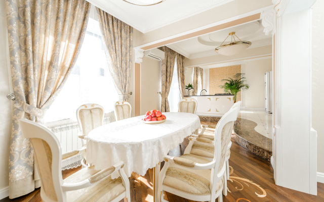 Versal'. Dvuhetazhnaya 6K na Kutuzovskom Flat