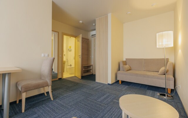 Hotel Equator
