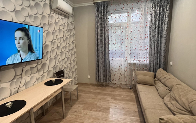 Na Bulvare Komarova 1Es1 Flat
