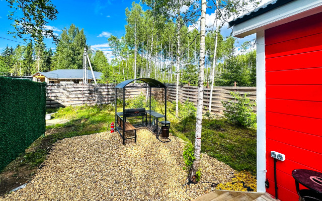 Krasny Domik V Lesu Na Zhivopisnoy Ulitse Glamping
