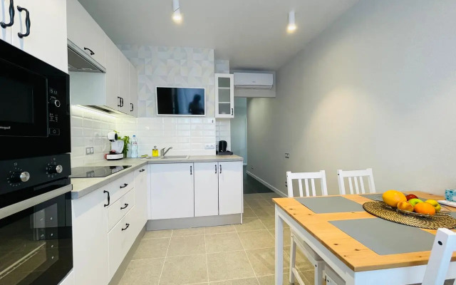 Apartamenty Fresh Dvukhkomnatnye s dushevoy kabinoy