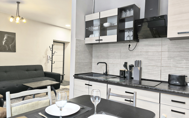 Квартира СУПЕРЦЕНТР!ПЛОЩАДЬ ПОБЕДЫ,ЗЫБИЦКАЯ, трёшка с балконом