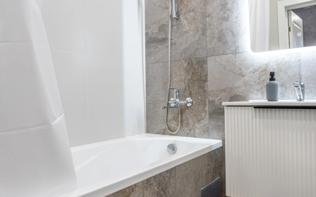 Квартира просторная евродвушка с большой кроватью и удобным диваном