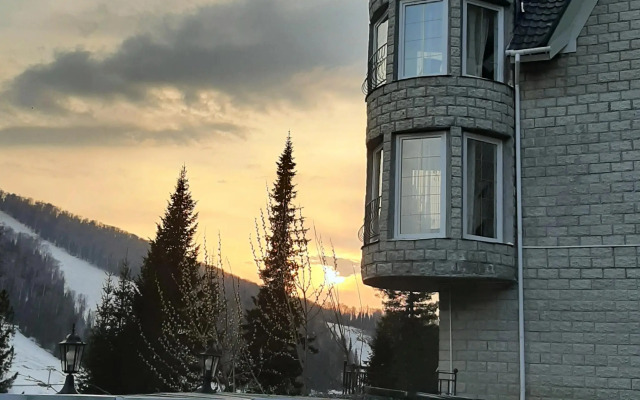 Отель Загородный Замок Эдельвейс