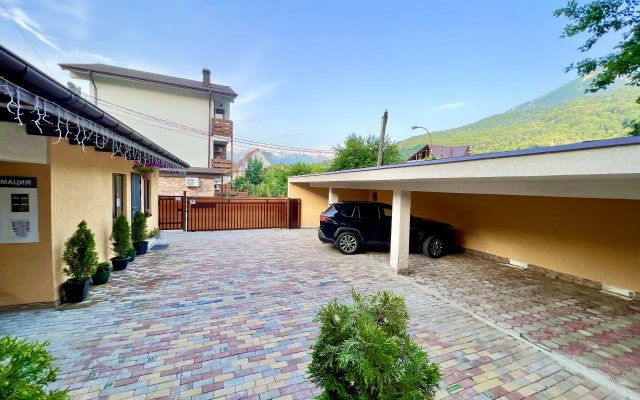 Mountain Hill Apartment