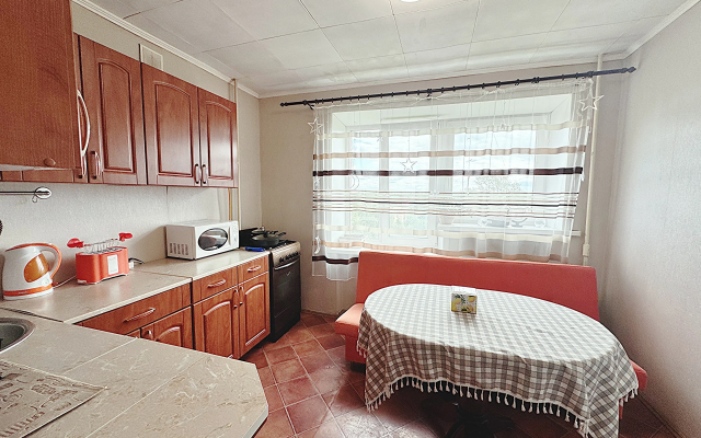 Апартаменты в центре Колпино с видом на парк, большая парковка