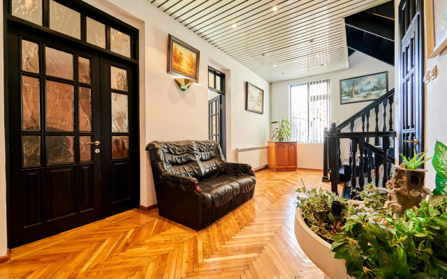 320 m² in the Very Center of Sochi Private House
