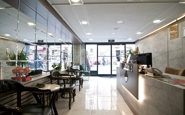 Nova City Hotel