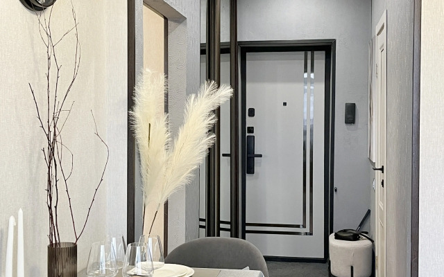 Dizajnerskaya Na Vzletke Ryadom S Torgovim Тsentrom Planeta Flat