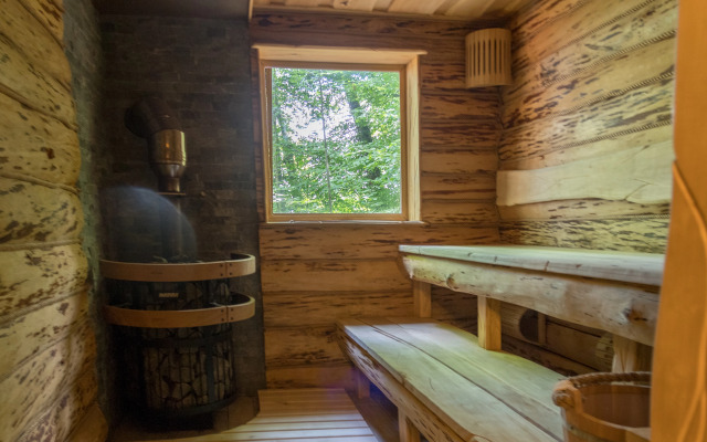Dom V Lesu Guest House