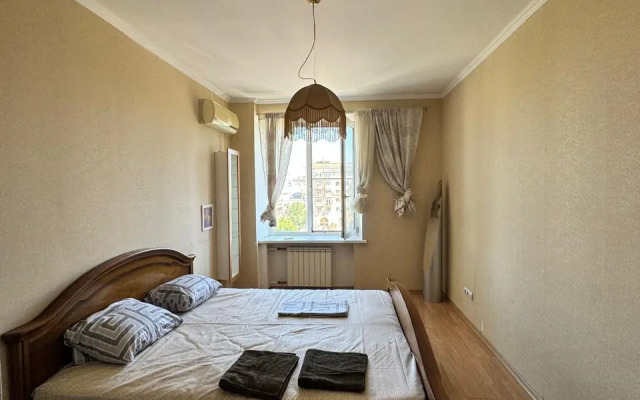 V Tsentre Bliz Naberezhnoy Flat