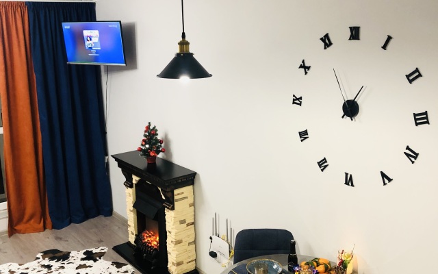 Studiya S Kaminom Na Leventsovke Flat