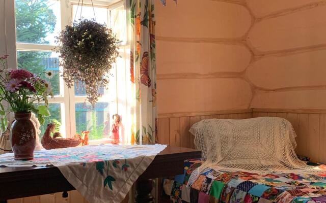 Частный дом в городе Петрозаводске с красивым уединённым участком и баней