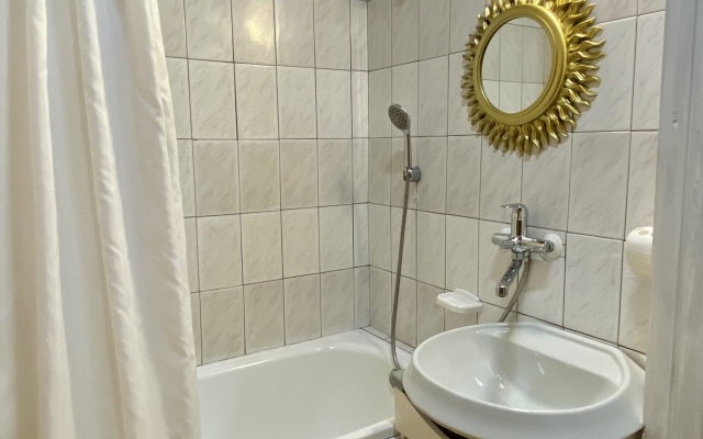 Квартира Трехкомнатная А. Невского 19