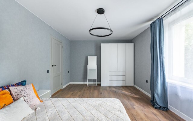 Uyutnaya S Novym Dizaynerskim Remontom Flat