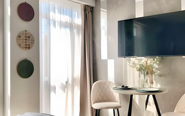 Апартаменты АК Миррор на Учительской