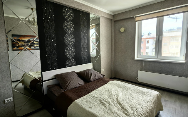 Uyutnaya Trekhkomnatnaya V 18 Kvartale Flat