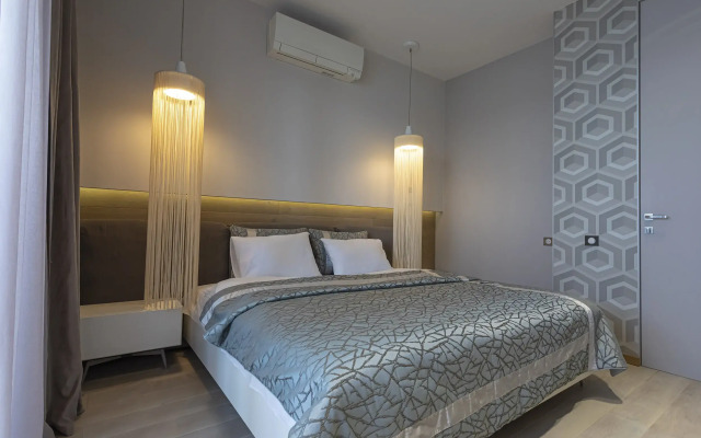 Roskoshnaya dvukhurovnevaya kvartira s sobstvennoy terrasoy Flat