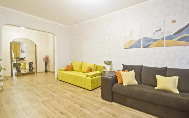 Uyutnaya Trekhkomnatnaya Vozle Metro Proletarskaya Flat