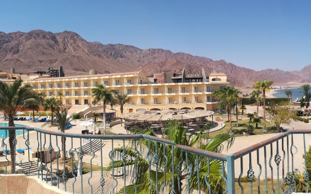 Отель La Playa Beach Resort Taba