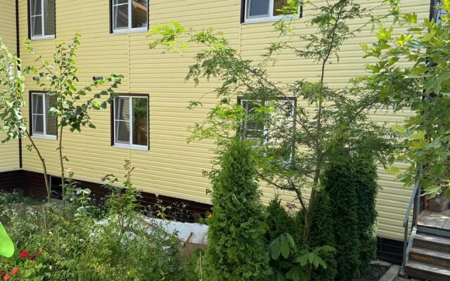 Dom S Enotami  Nadezhda Guest House