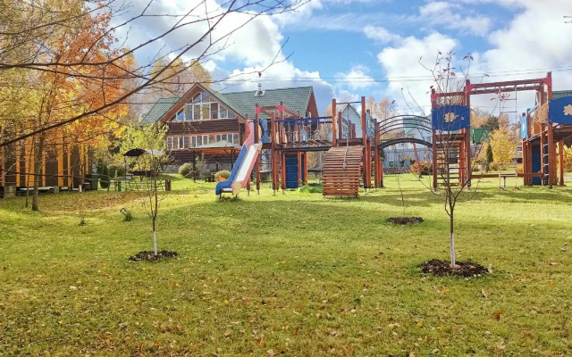 Частный дом коттедж с пятью комфортабельными спальнями