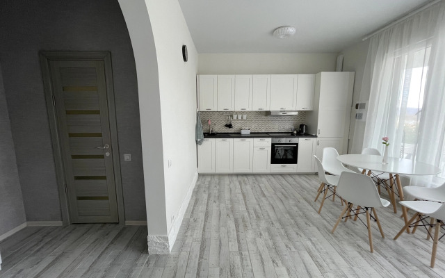 Частный дом дуплекс с видом на озеро и горы