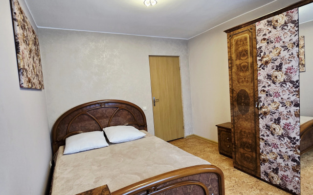 Квартира Трёхкомнатная на Яблоневой