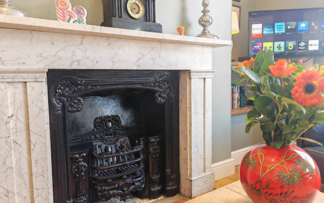 Historic Winchester Apartment