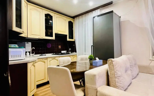Uyutnaya 3-Kh Komnatnaya U Metro Akademicheskaya Flat