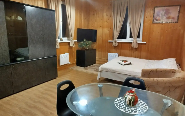 Uyutny Domik V Dvortsovom Sele Ostrov Guest House