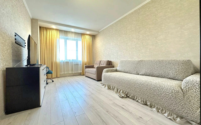 Dvukhkomnatnaya s balkonom na Pritomskom Flat