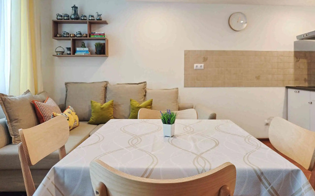 Апартаменты Невский 18 Николь и Мишель 1