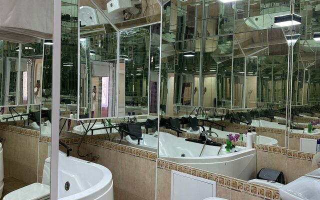 Na Prospekte Tauke Khana 33/3 Apart Hotel