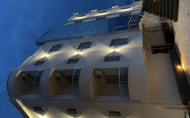 Al Hotel