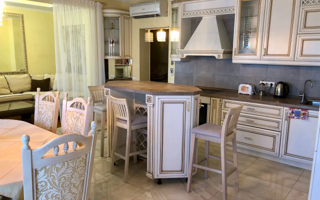 Апартаменты в центре с видом на Севастопольскую бухту